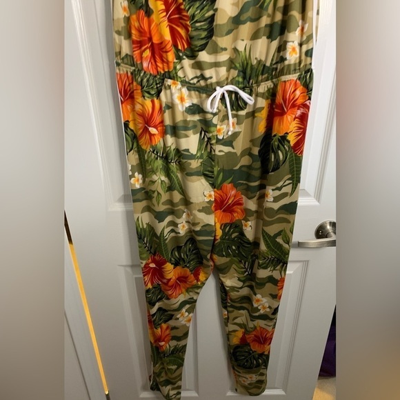 STRAPLESS Tropical Jumpsuit - Picture 11 of 12